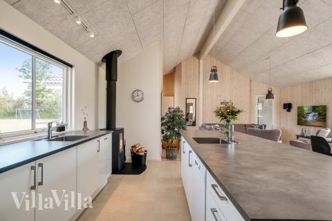 Die Küche in dem Luxusferienhaus Nr. 451 ist so gut ausgestattet, dass man problemlos Mahlzeiten für 20 Personen zubereiten kann.