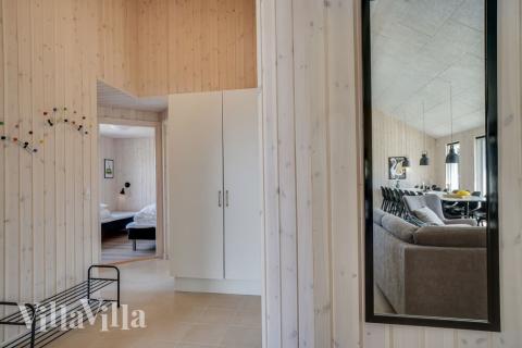 Der geräumige Eingangsbereich im Luxusferienhaus Nr. 451 in Ostjütland