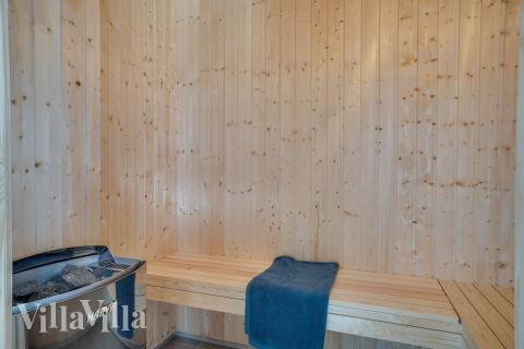 Genießen Sie die heiße Sauna im Luxusferienhaus Nr. 451 für 20 Personen
