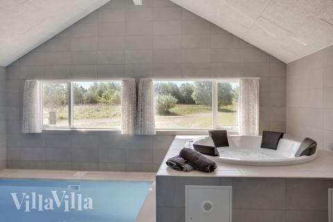 Genießen Sie den warmen Whirlpool im Luxusferienhaus Nr. 459 in Lolland/Falster/Mön