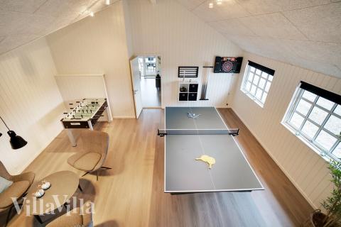 Neben den vielen schönen Stunden, die man im Poolbereich des Hauses verbringen kann, bietet das Luxusferienhaus 460 auch Spielevergnügen bei Billard/Tischtennis und Darts