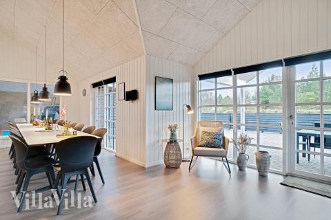 Aufenthaltsraum mit Platz für 18 im Luxusferienhaus Nr. 460.