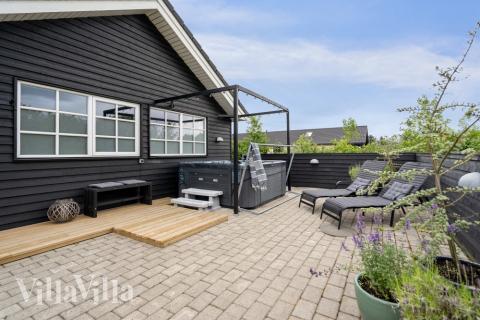 Genießen Sie den warmen Whirlpool im Luxusferienhaus Nr. 460 in Westjütland