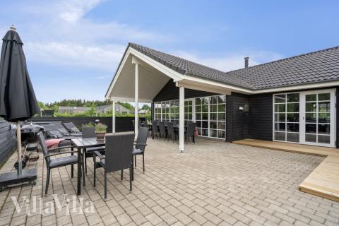 Genießen Sie einen Grillabend auf der Terrasse des Luxusferienhauses Nr. 460 in Westjütland