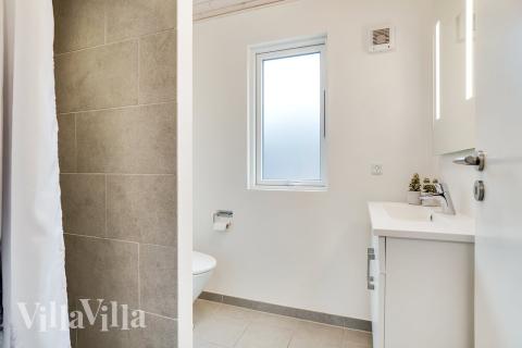 Eines der Badezimmer im Luxusferienhaus Nr. 464