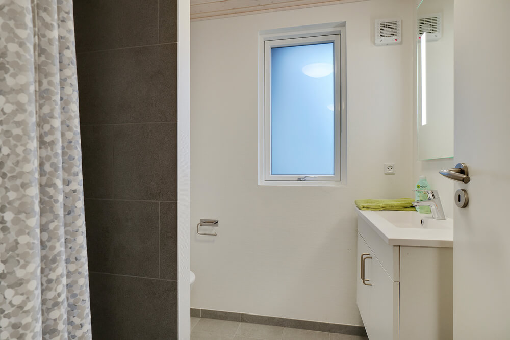 Eines der Badezimmer im Luxusferienhaus Nr. 462