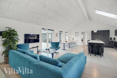 Die Couch im Luxusferienhaus Nr. 468 in Lolland/Falster/Mön lädt zu Gesellschaftsspielen oder zu Kinoabenden ein.