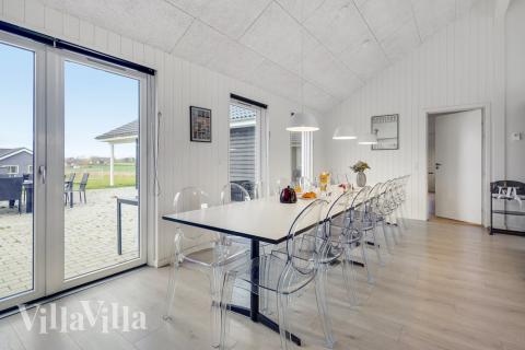 Aufenthaltsraum mit Platz für 20 im Luxusferienhaus Nr. 468.