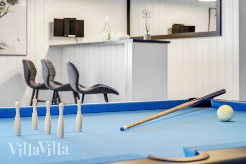 Neben den vielen schönen Stunden, die man im Poolbereich des Hauses verbringen kann, bietet das Luxusferienhaus 468 auch Spielevergnügen bei Billard/Tischtennis und Darts