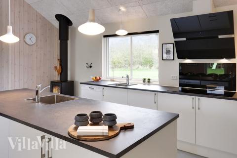 In der Küche des Luxusferienhauses ist alles vorhanden, was man braucht, um Mahlzeiten für 22 Personen zuzubereiten.