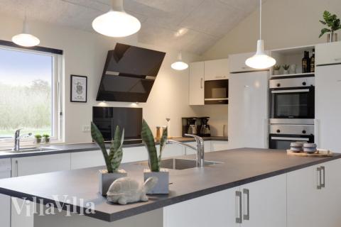 Gut ausgestattete Küche im Luxusferienhaus Nr. 469 in Lolland/Falster/Mön.