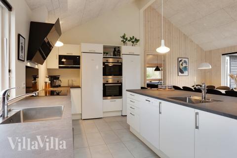 Die Küche in dem Luxusferienhaus Nr. 469 ist so gut ausgestattet, dass man problemlos Mahlzeiten für 22 Personen zubereiten kann.