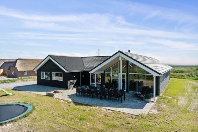 Dieses schöne Poolhaus Nr. 478 mit Platz für 18 Personen liegt in Westjütland