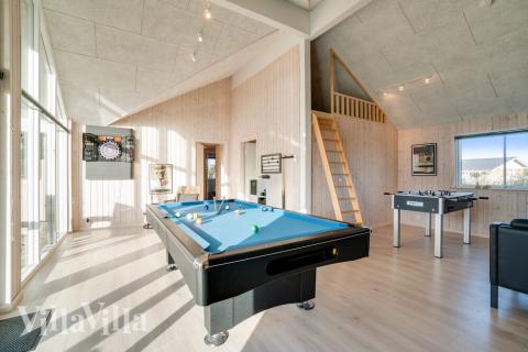 Neben den vielen schönen Stunden, die man im Poolbereich des Hauses verbringen kann, bietet das Luxusferienhaus 477 auch Spielevergnügen bei Billard/Tischtennis und Darts