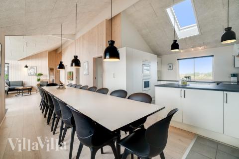 Der Aufenthaltsraum bietet Platz für 18 Personen, wenn ihr das Ferienhaus 477 in Westjütland besucht.