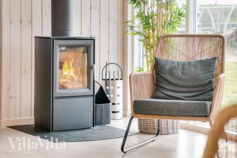 Der große, lichtdurchflutete Aufenthaltsraum im Luxusferienhaus Nr. 477 für 18.