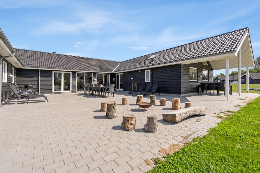 Große Terrasse am Luxusferienhaus Nr. 470 in Lolland/Falster/Mön.