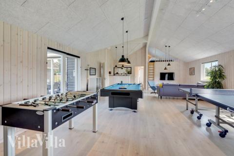 Das Luxusferienhaus 470 für 24 Personen hat einen großen Aktivitätsraum mit u. a. Billard und Darts