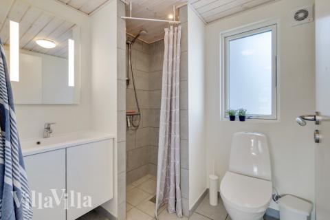 Eines der Badezimmer im Luxusferienhaus Nr. 470