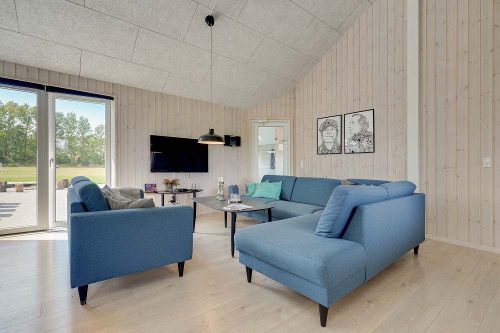 Die Couch im Luxusferienhaus Nr. 470 in Lolland/Falster/Mön lädt zu Gesellschaftsspielen oder zu Kinoabenden ein.