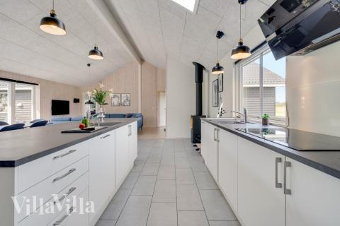 Die Küche in dem Luxusferienhaus Nr. 470 ist so gut ausgestattet, dass man problemlos Mahlzeiten für 24 Personen zubereiten kann.