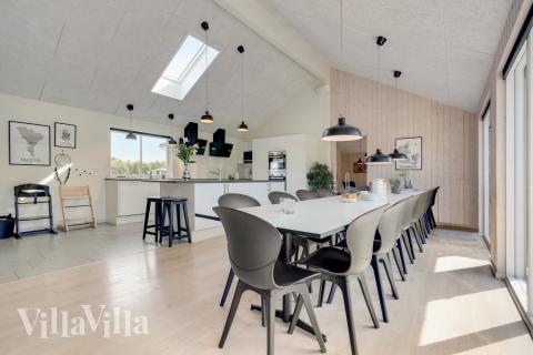 Aufenthaltsraum mit Platz für 24 im Luxusferienhaus Nr. 470.