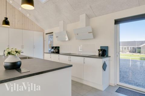 Die Küche in dem Luxusferienhaus Nr. 479 ist so gut ausgestattet, dass man problemlos Mahlzeiten für 26 Personen zubereiten kann.