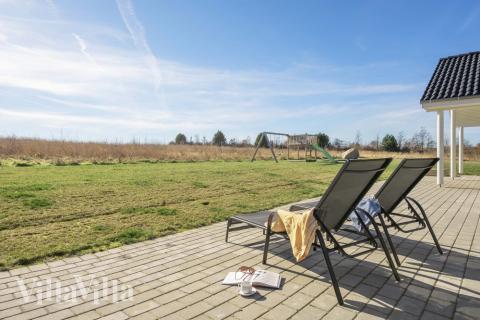 Genießen Sie einen Grillabend auf der Terrasse des Luxusferienhauses Nr. 479 in Ostjütland