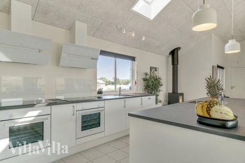 Die Küche in dem Luxusferienhaus Nr. 480 ist so gut ausgestattet, dass man problemlos Mahlzeiten für 24 Personen zubereiten kann.