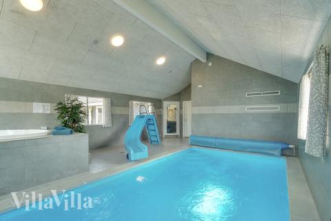 Der schicke Pool im Luxusferienhaus Nr. 480 für 24 Personen