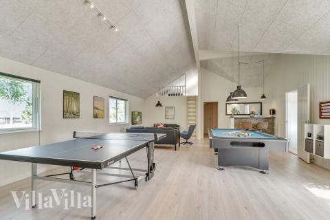 Aktivitätsraum im Luxusferienhaus Nr. 480 mit 9 Schlafzimmern und Platz für 24 Gäste.