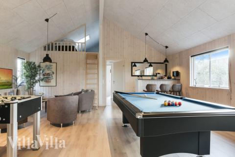 Das Luxusferienhaus 481 für 16 Personen hat einen großen Aktivitätsraum mit u. a. Billard und Darts