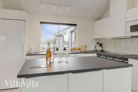 Die Küche in dem Luxusferienhaus Nr. 481 ist so gut ausgestattet, dass man problemlos Mahlzeiten für 16 Personen zubereiten kann.