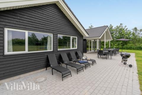 Das Luxusferienhaus Nr. 481 hat eine tolle Terrasse, die mit hochwertigen Gartenmöbeln für 16 Personen ausgestattet ist.