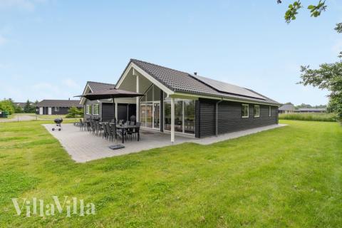 Dieses schöne Poolhaus Nr. 481 mit Platz für 16 Personen liegt in Lolland/Falster/Mön