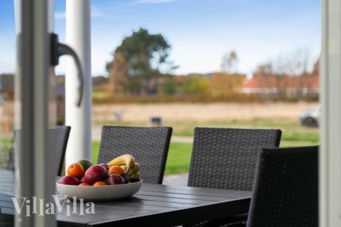 Das Luxusferienhaus Nr. 489 hat eine tolle Terrasse, die mit hochwertigen Gartenmöbeln für 18 Personen ausgestattet ist.