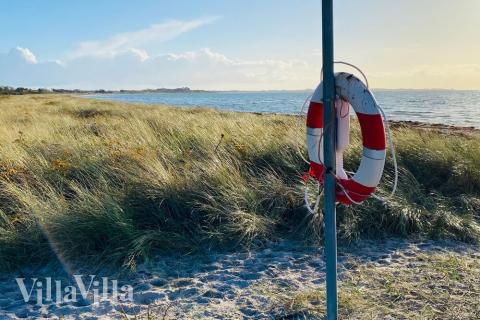 Der Strand in der Nähe von Luxusferienhaus Nr. 489 in Ostjütland lädt zum Spazierengehen ein.