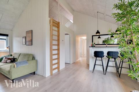 Das Luxusferienhaus 484 für 18 Personen hat einen großen Aktivitätsraum mit u. a. Billard und Darts