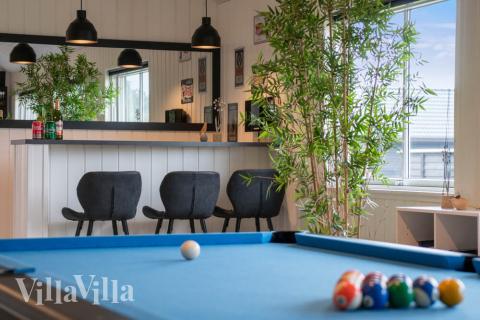 Aktivitätsraum im Luxusferienhaus Nr. 484 mit 7 Schlafzimmern und Platz für 18 Gäste.