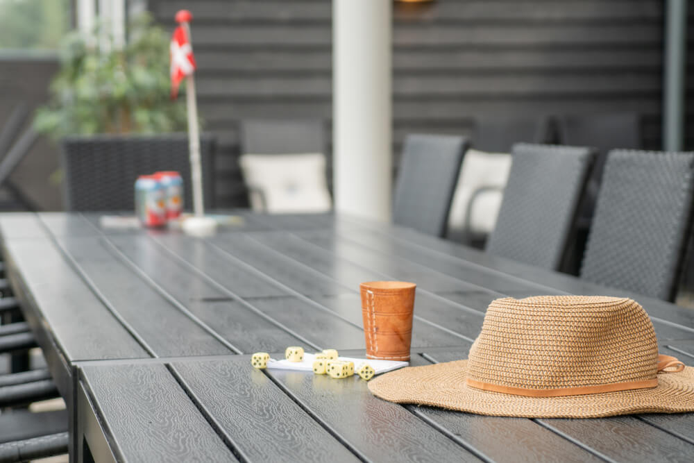 Große Terrasse am Luxusferienhaus Nr. 484 in Westjütland.