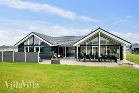 Dieses schöne Poolhaus Nr. 484 mit Platz für 18 Personen liegt in Westjütland