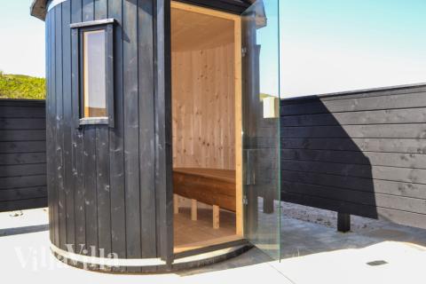 Zu dem attraktiven Ferienhaus Nr. 486 in Westjütland gehört auch ein tolles Angebot im Außenbereich, z. B. Spieleturm und Schaukeln