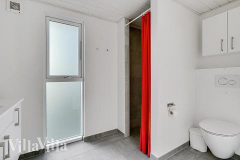 Im Luxusferienhaus Nr. 486 für 20 Personen gibt es Bad mit Dusche.