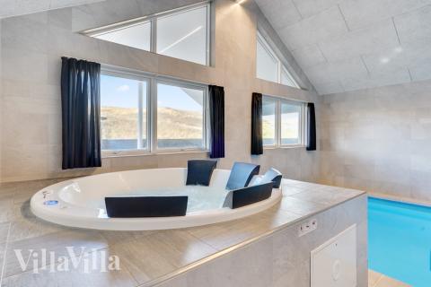 Genießen Sie den warmen Whirlpool im Luxusferienhaus Nr. 486 in Westjütland