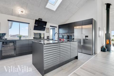 Die Küche in dem Luxusferienhaus Nr. 486 ist so gut ausgestattet, dass man problemlos Mahlzeiten für 20 Personen zubereiten kann.