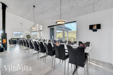 Der Aufenthaltsraum bietet Platz für 20 Personen, wenn ihr das Ferienhaus 486 in Westjütland besucht.
