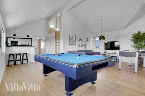 Neben den vielen schönen Stunden, die man im Poolbereich des Hauses verbringen kann, bietet das Luxusferienhaus 490 auch Spielevergnügen bei Billard/Tischtennis und Darts