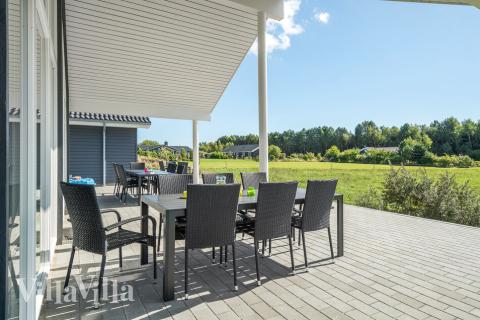 Das Luxusferienhaus Nr. 490 hat eine tolle Terrasse, die mit hochwertigen Gartenmöbeln für 18 Personen ausgestattet ist.