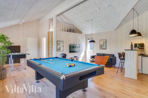 Aktivitätsraum im Luxusferienhaus Nr. 494 mit 7 Schlafzimmern und Platz für 18 Gäste.