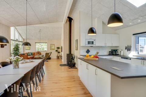 Aufenthaltsraum mit Platz für 18 im Luxusferienhaus Nr. 494.